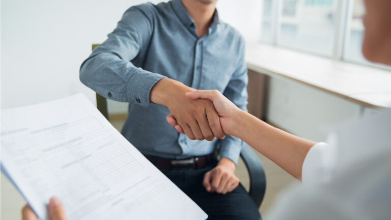 How to generate a genuine connection in job interviews?